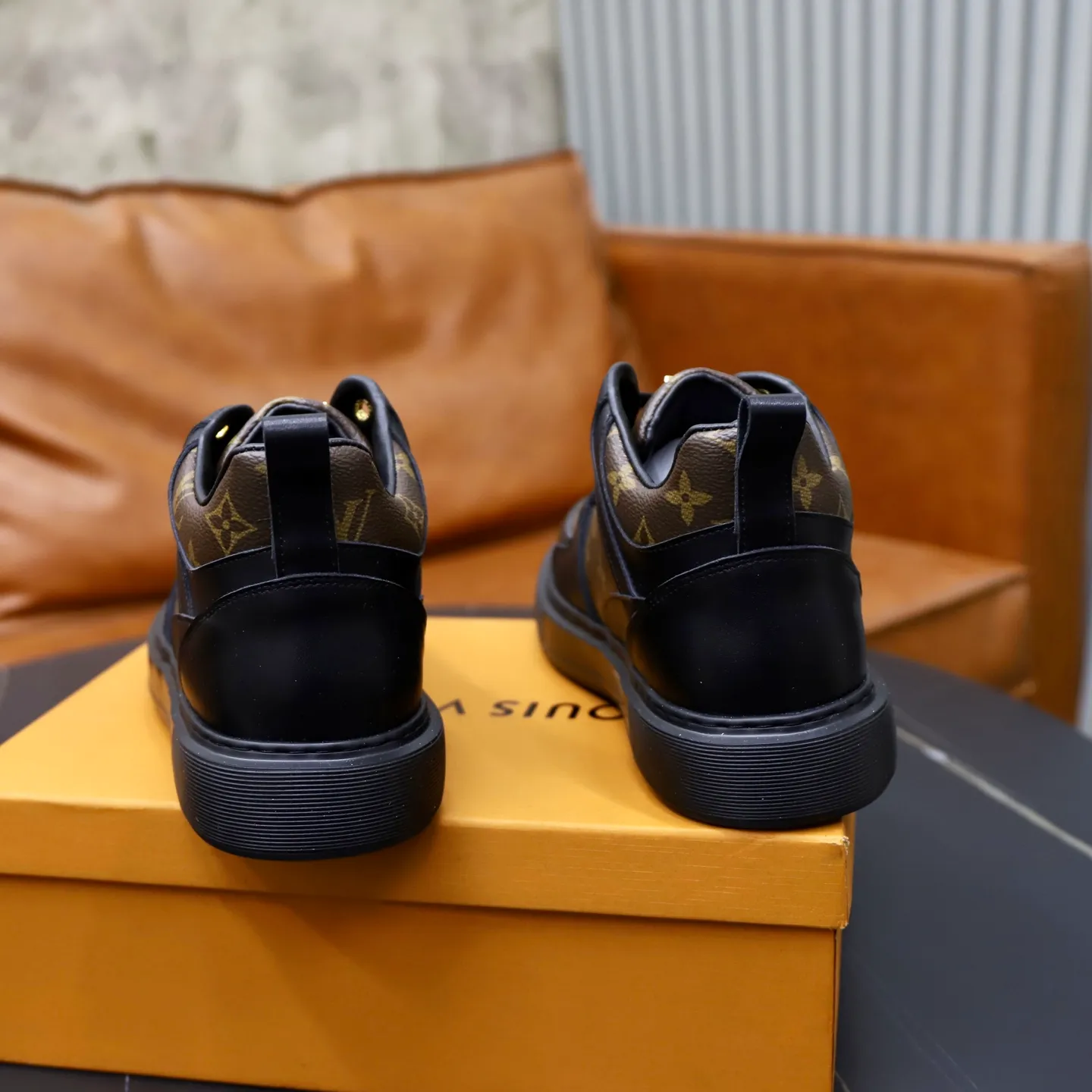 Ex-factory price: 442💰🙅‍♂️🙅‍♂️🙅‍♂️ Brand: LV Louis Vuitton Standard code: 38-44 (45 customized) Grade: Same as the official website Material: Original cowhide material spliced with brand rubber Comfortable and breathable lining Lightweight and wear-resistant sports outsole Style category: Men's fashionable casual shoes Running sneakers Distinguished luxury brand elements Top luxury color: actual picture color